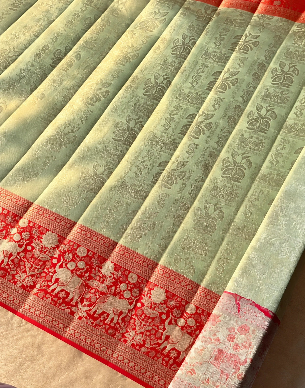 Veyalini Pattu Silk Saree